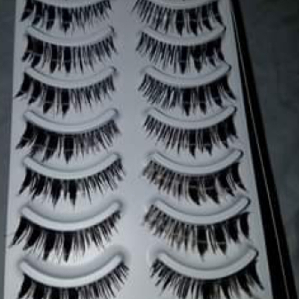 10 sets of lashes!